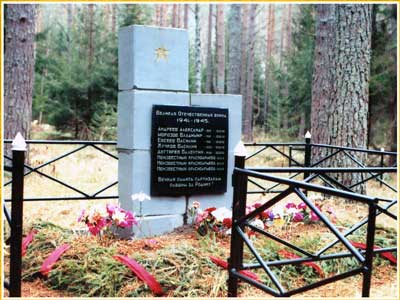 Памятник на хуторе Сафронов.